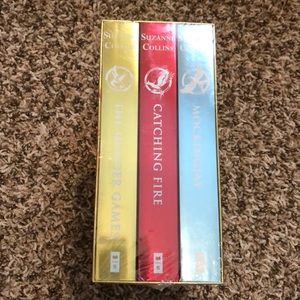 Hunger Games 3 book collection NWT
